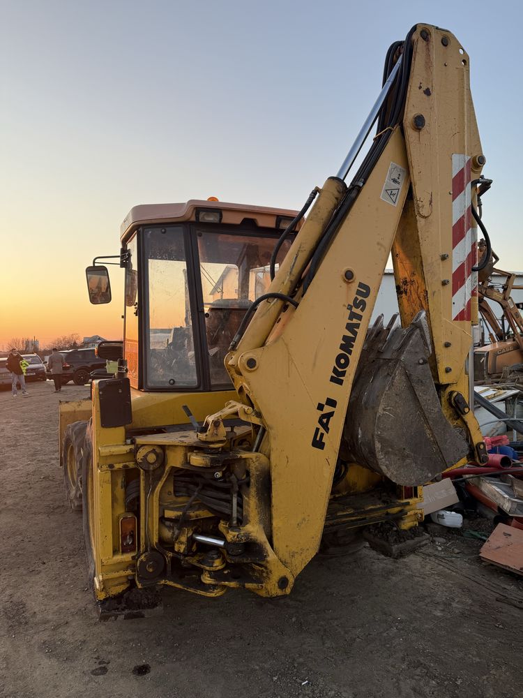 Buldoexcavator Komatsu