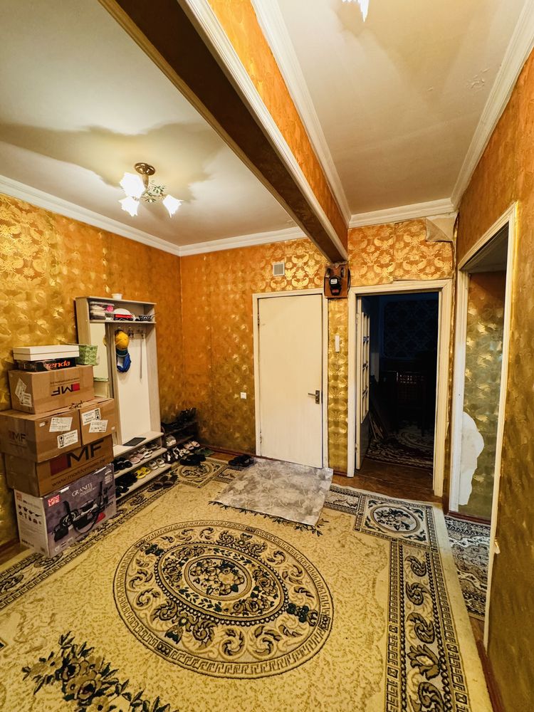 Продается 5 комнатная квартира. Сергели - 6 ( балкон 2х6м )