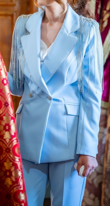 Costum elegant albastru deschis