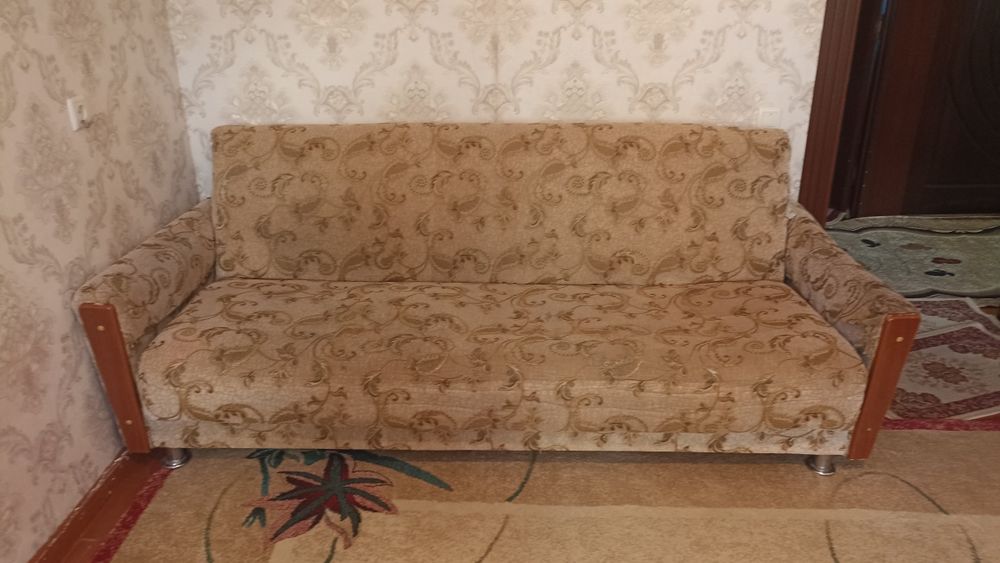 Продается диван в хорошем состоянии