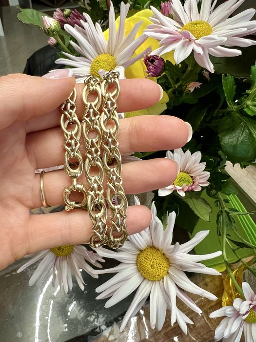 Красив златен синджир