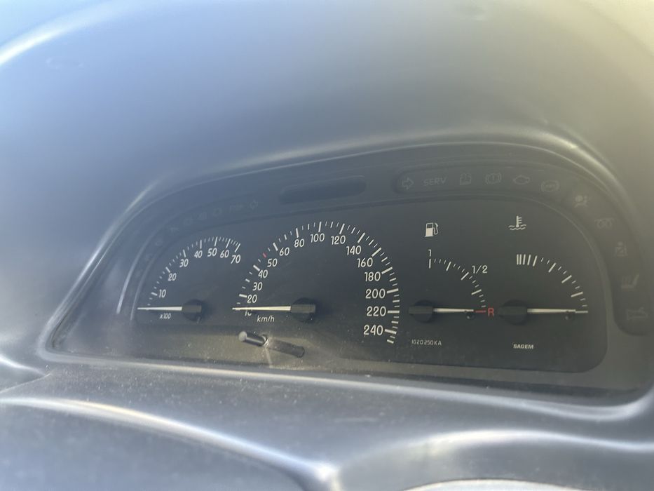 Vând Renault Laguna 1, pentru piese de schimb, an fabricatie 1999-2000