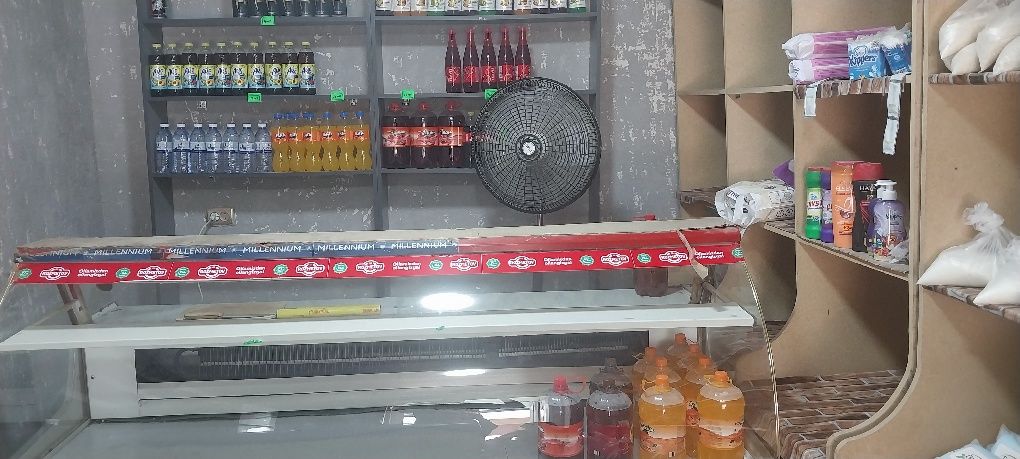 Toza chotki xanadilnik vitrina. Pul zarur kerakligi uchun sotayapman.