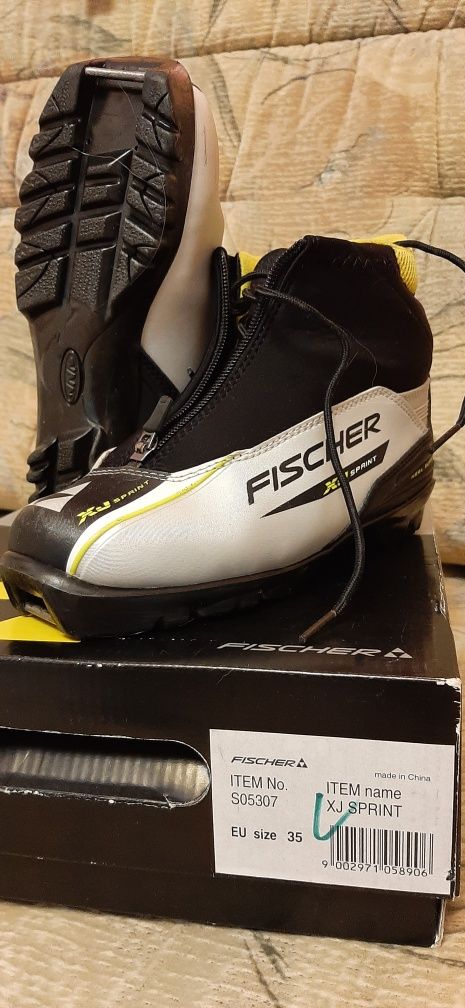 Лыжи в комплекте с креплением и ботинками Fischer xc boots.