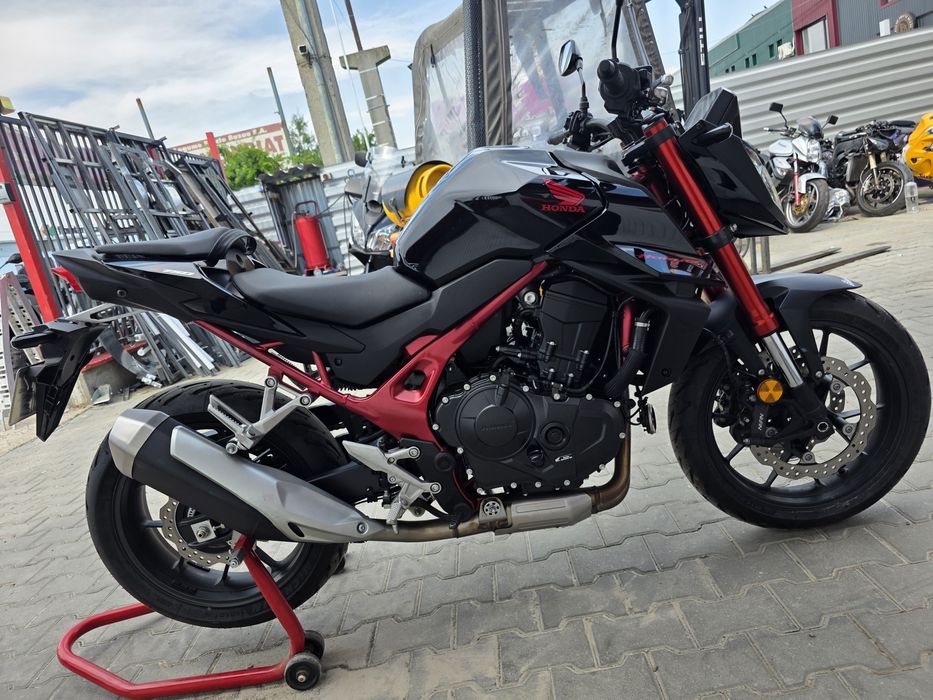 A2 Honda Cb750 Hornet 2024. Permis A2 35kw