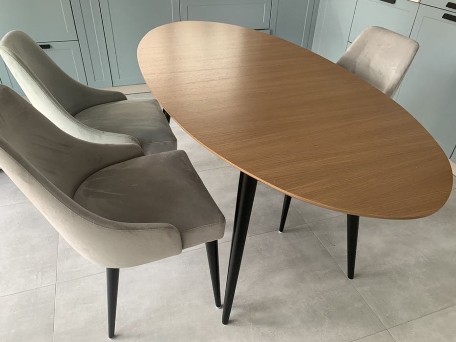 De vanzare masa, Duval Oradea