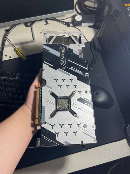 Sapphire nitro + rx5700xt 8gb