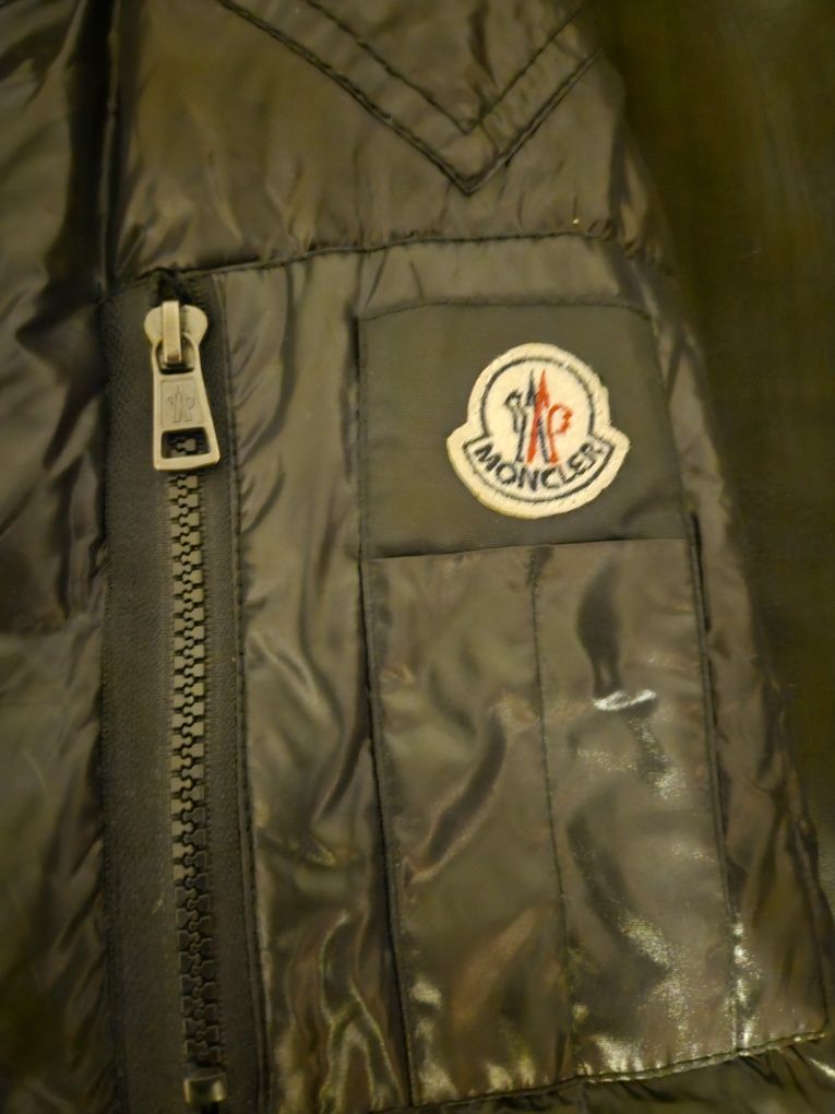 Moncler яке тип бомбър