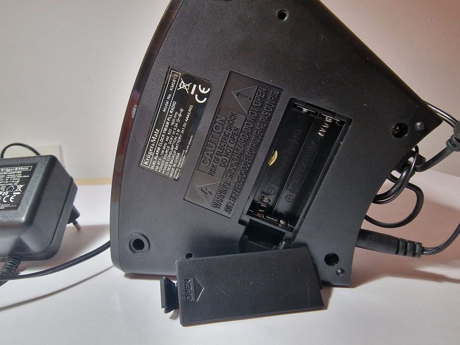 Ceas Kruger Matz KM0813 radio si dubla alarma