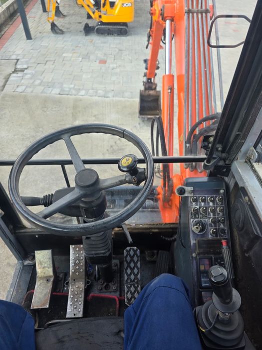 Vand miniexcavator Fiat Hitachi de 5 tone pe roti