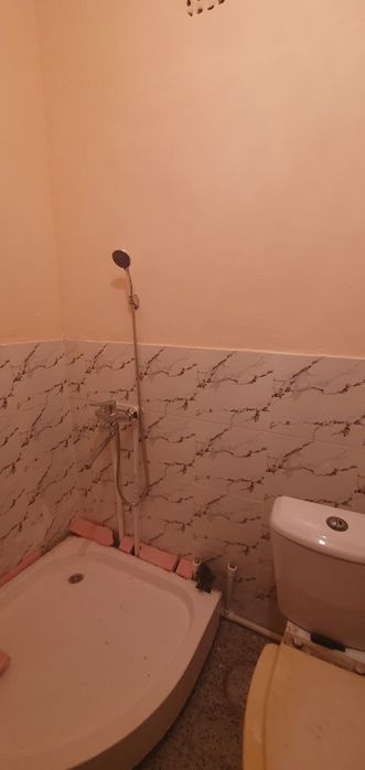 Kvartira sotiladi tez va arzon narxda.