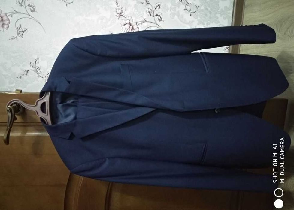 Продам Костюм 50 размер