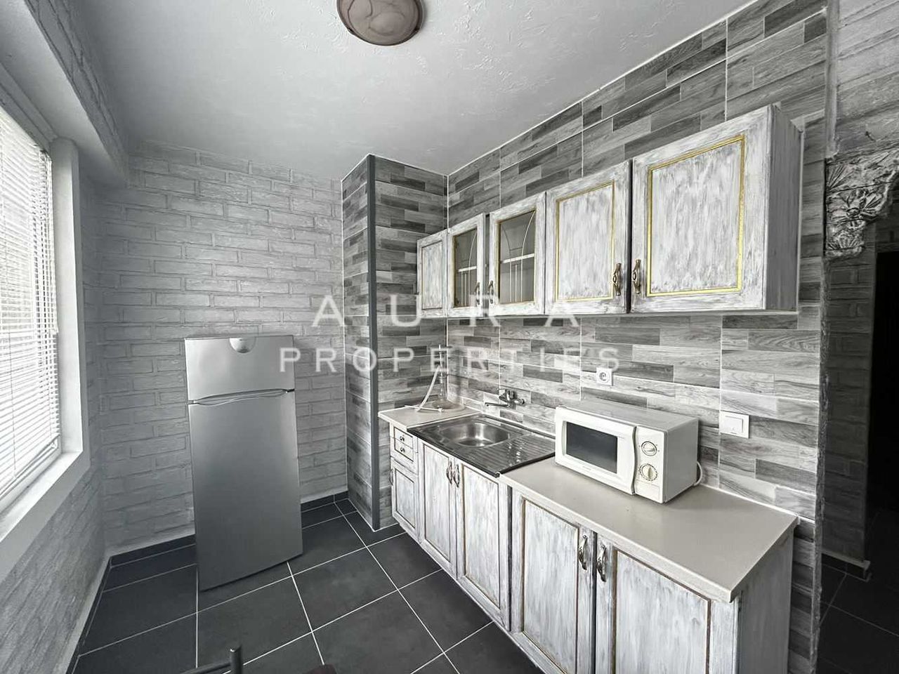 Продава се Двустаен апартамент в Разград, Орел - 63 кв.м за 972 €/кв.м - Снимка #8