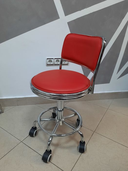 Работно столче на колелца