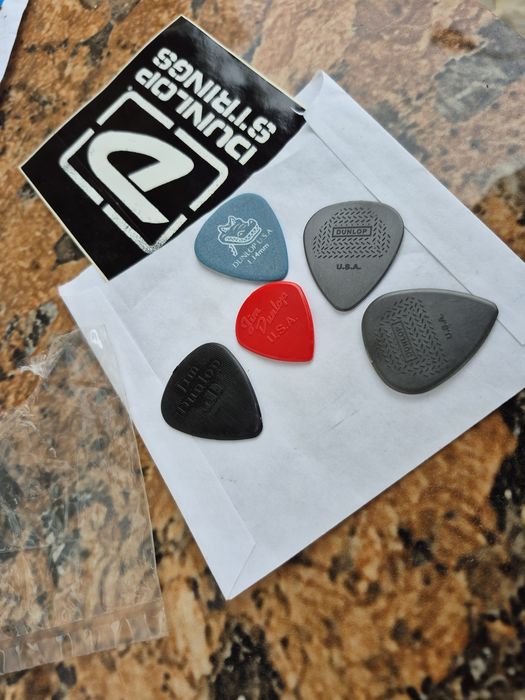 Vând accesorii pentru chitara, Dalop toate la pachet 


Atentie !!!

-