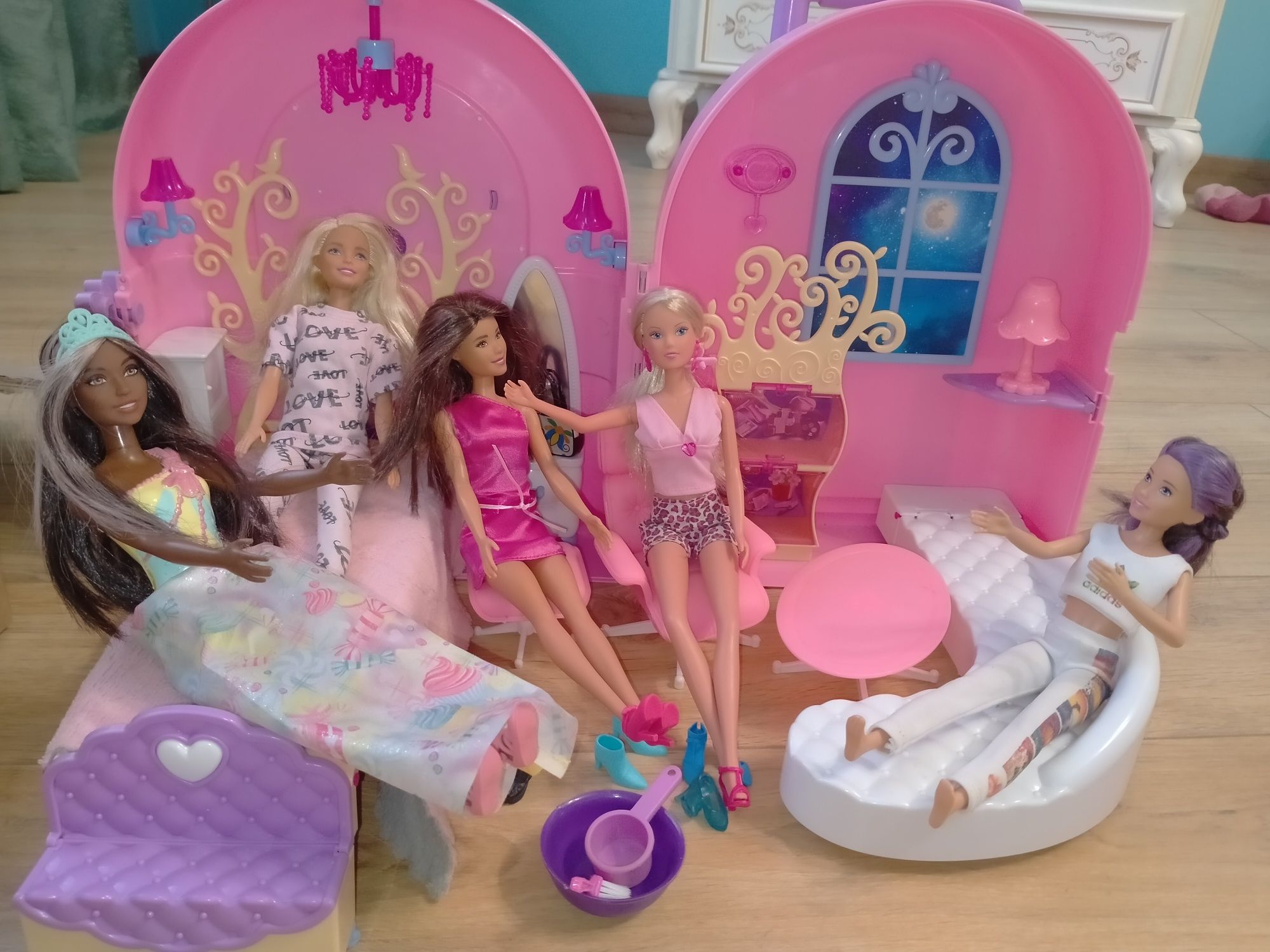 Продам дом чемодан для кукол формате Барби