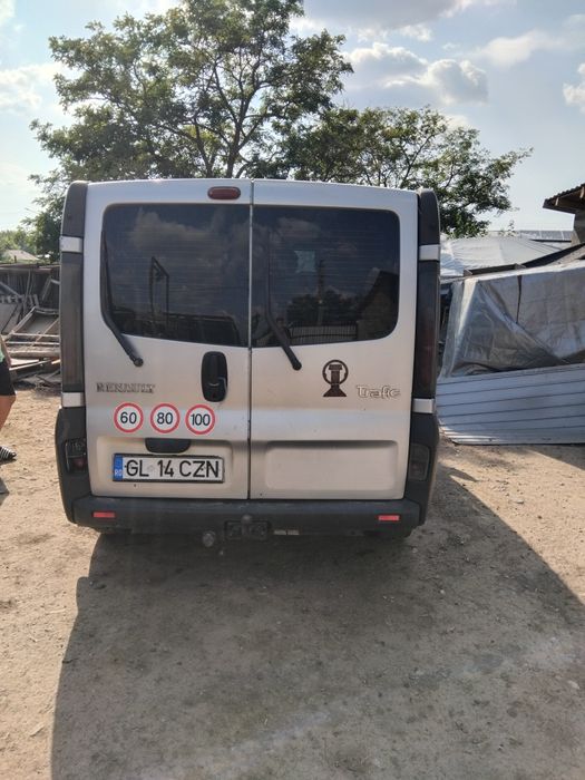 Vând Renault trafic