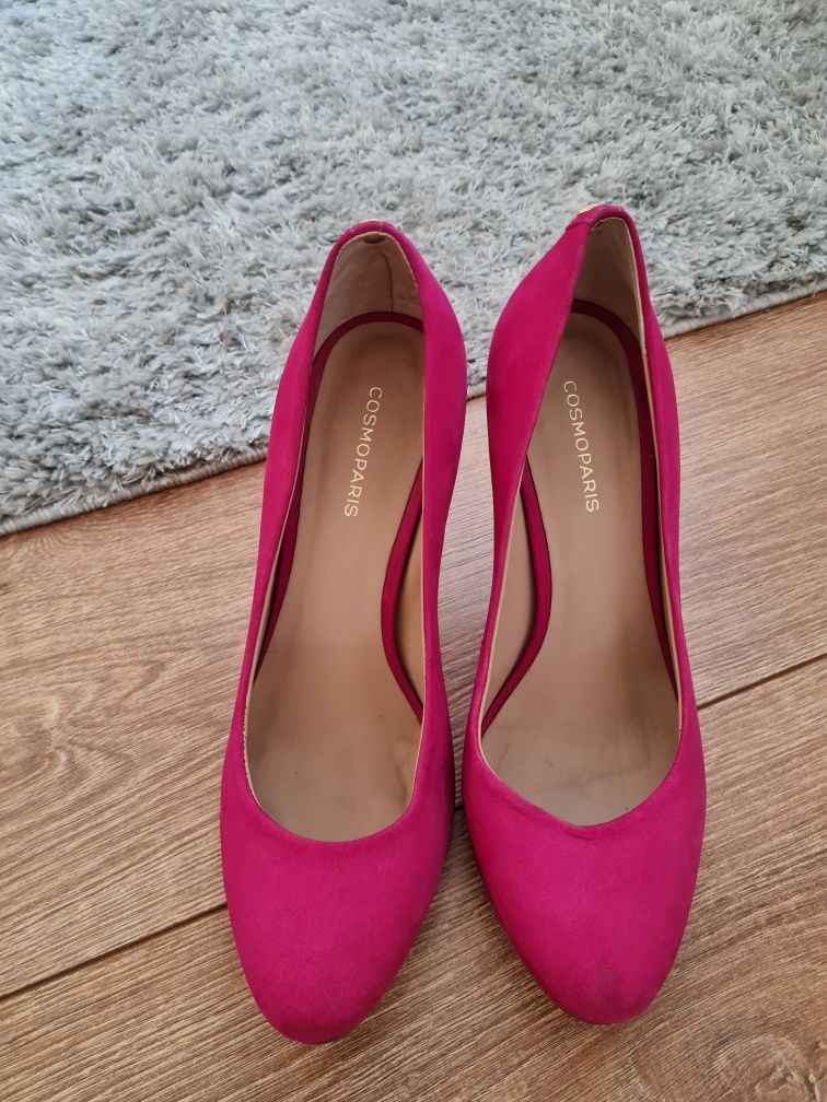 Pantofi roz, Cosmoparis