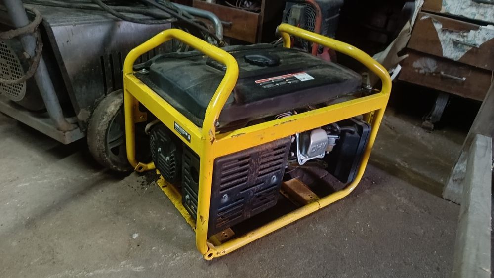 Продам бензиновый генератор