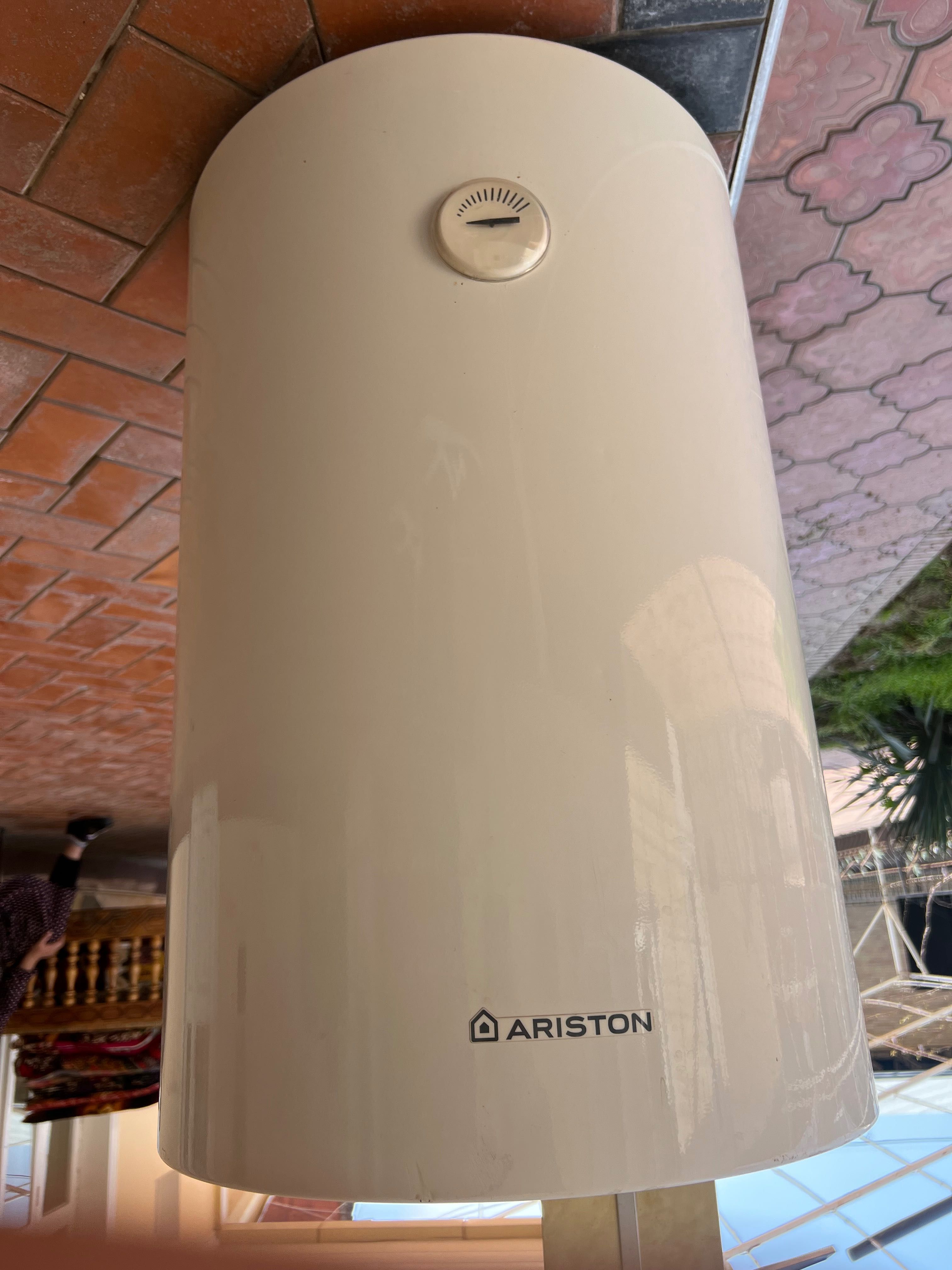 Ariston 80L sotiladi