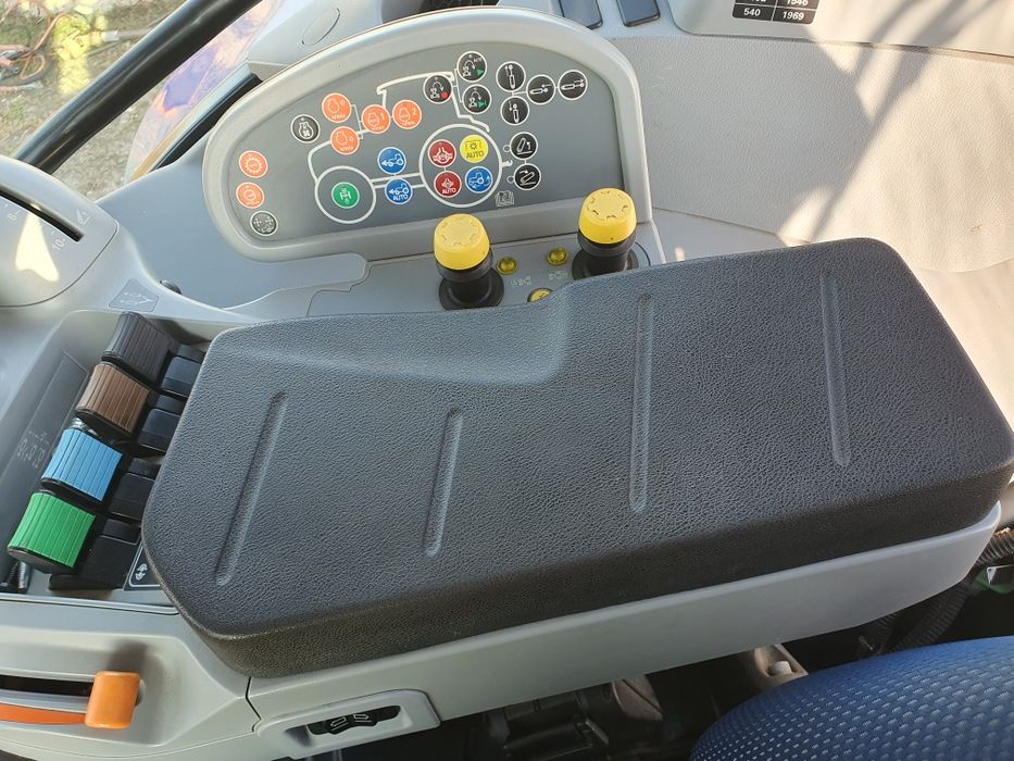 Vând tractor new holland t 6 180