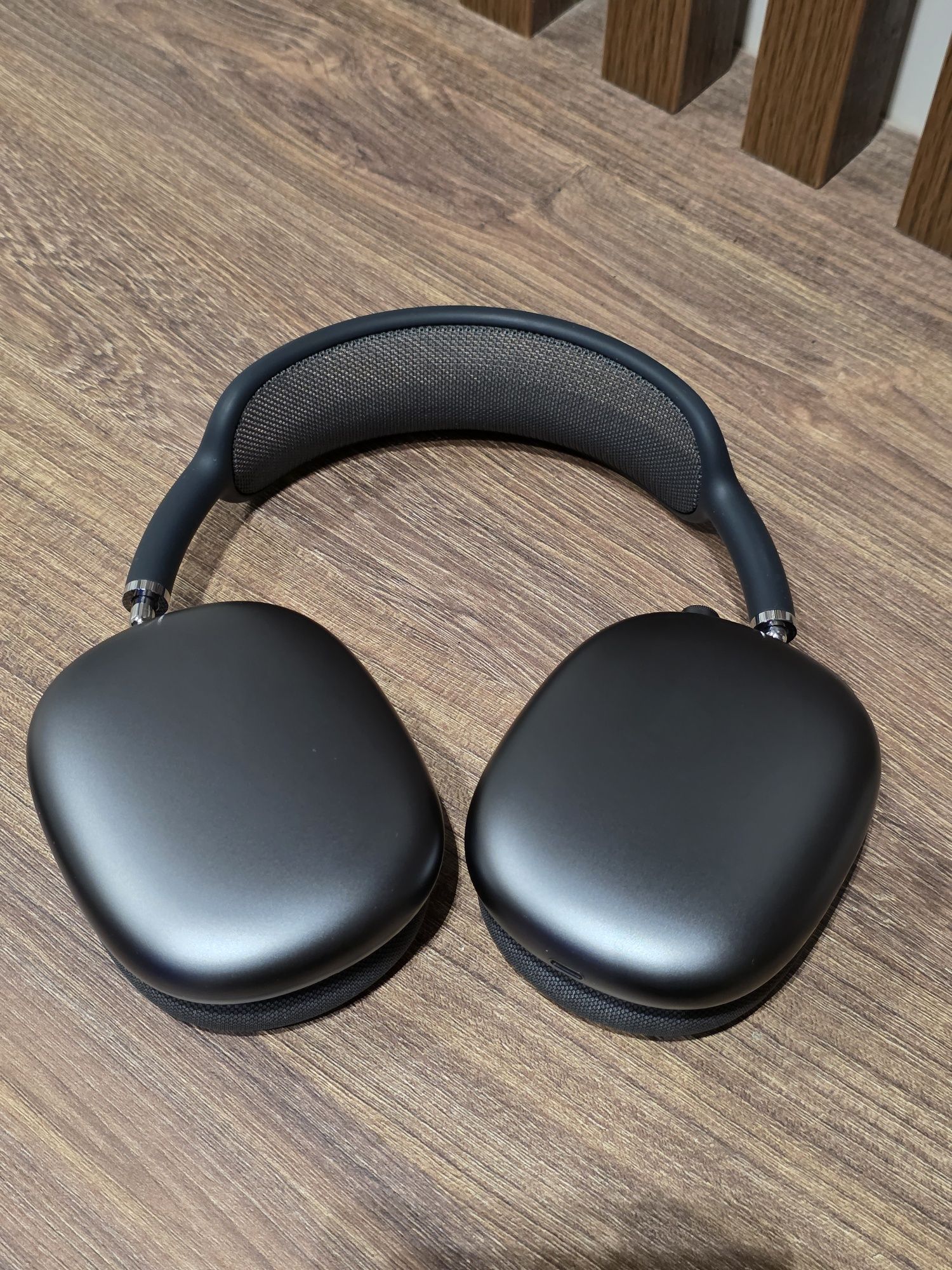 Airpods Max lighting