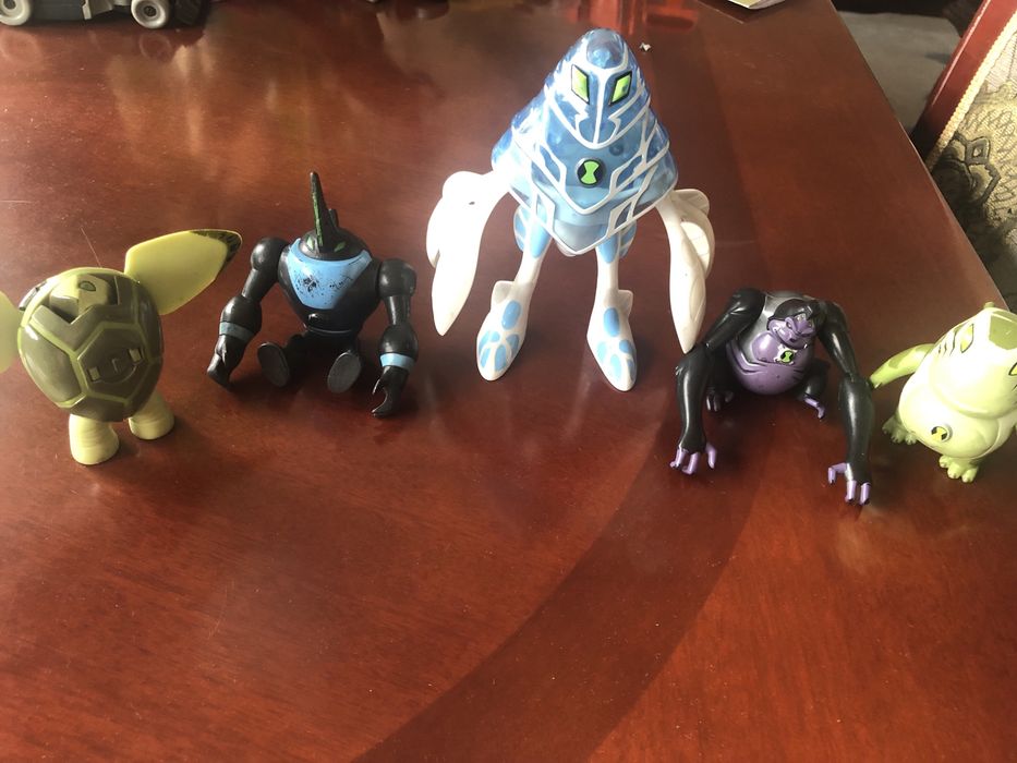 Продам набор игрушек бэнтена