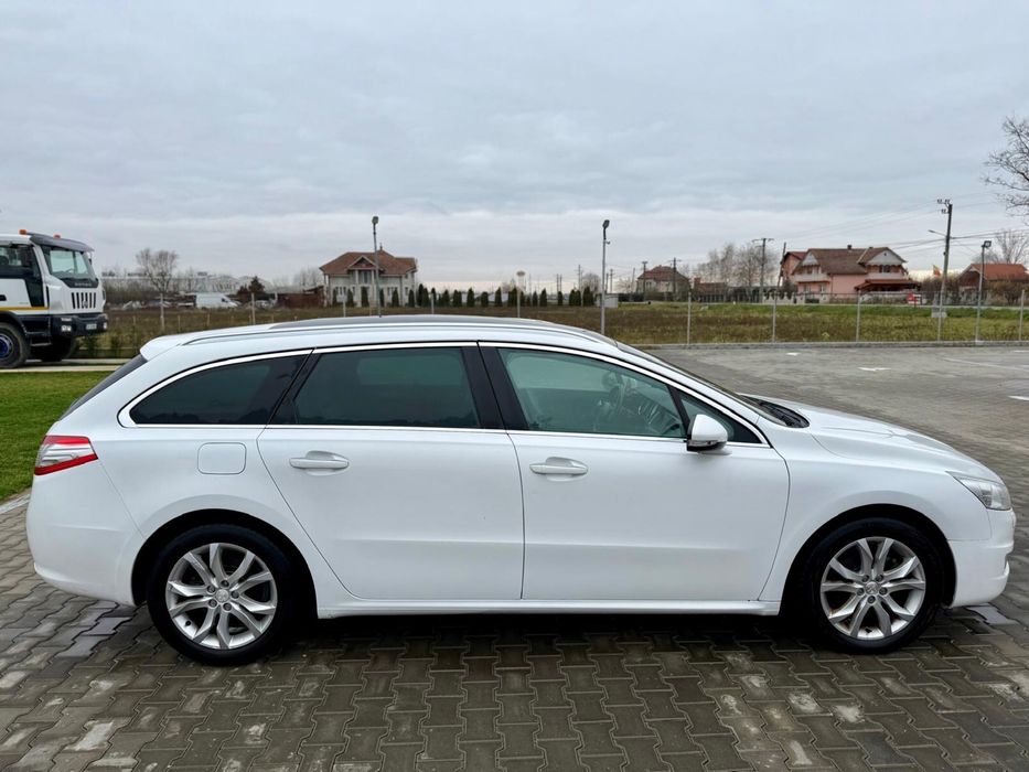 Peugeot 508 SW 2012 panoramic