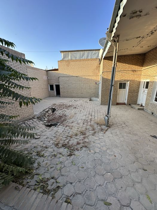 Eski shaharda hovli sotiladi