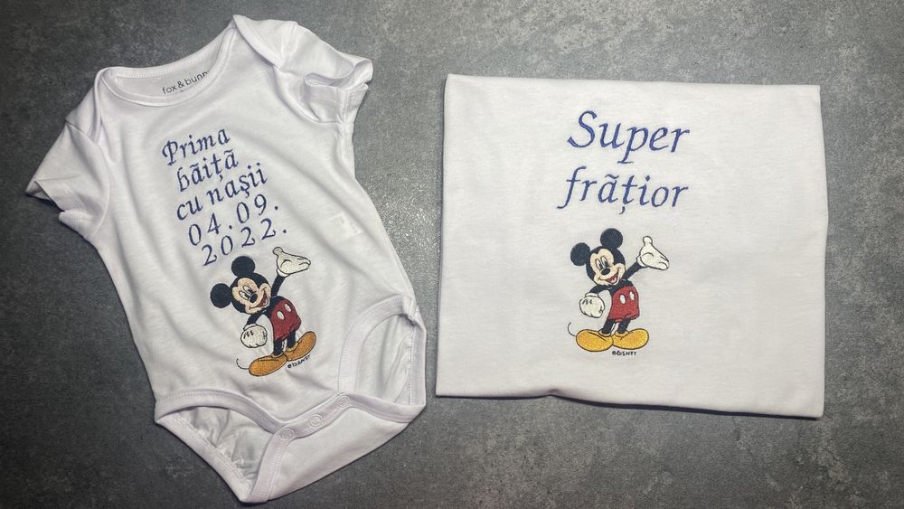 Body personalizat cu text si logo disney brodat