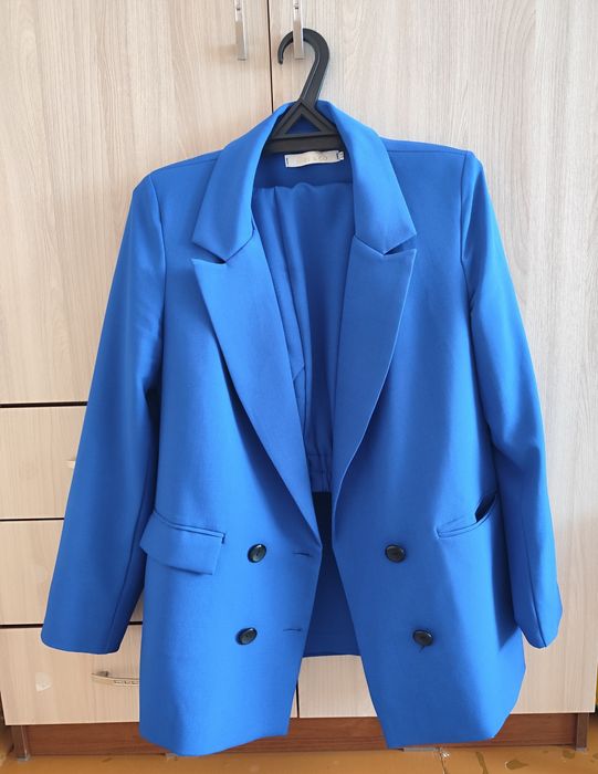 Брючный женский костюм