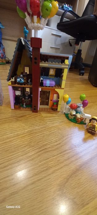 Lego Disney- 43217 Lego Movie- 70825