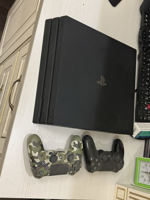 PLAYSTATION 4 PRO 2 джостика + фифа 18