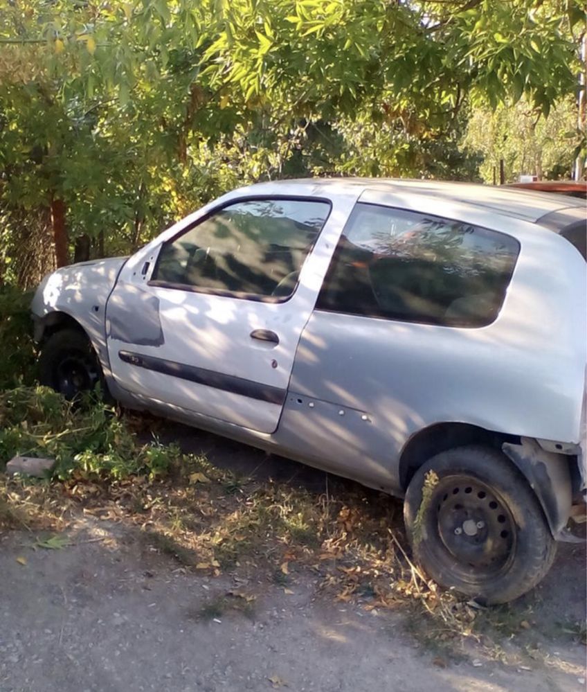 Renault clio 1.4 на части