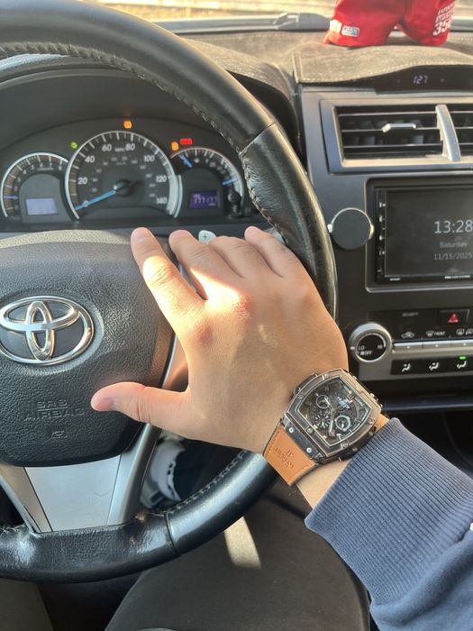 Мужские брутальные часы