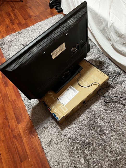 Vand tv Toshiba 80 cm cu cutie Urgent