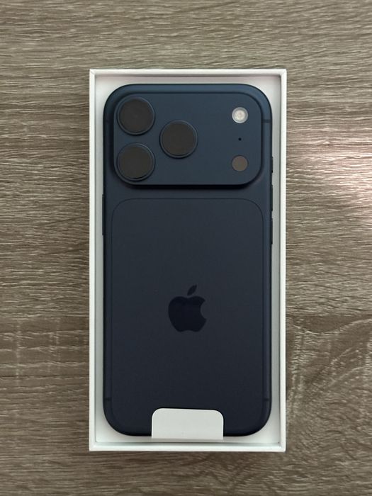 Чисто НОВ! Не активиран Iphone 17 Pro 512GB Deep Blue