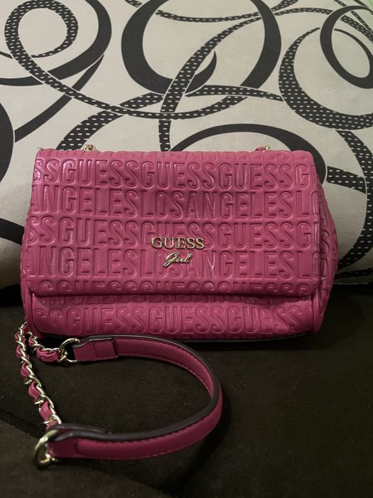 Чатна на Guess, почти не носена