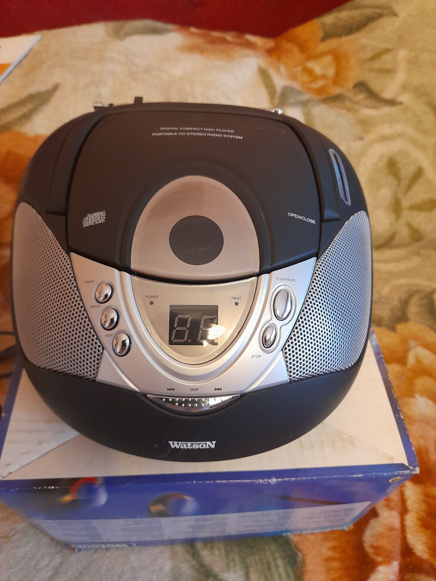 Vând  radio cu CD player Watson