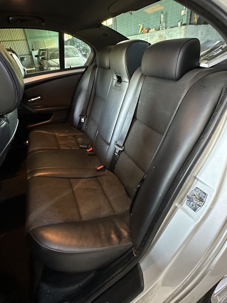 Interior BMW E60 scaune bancheta plafon volan praguri schimbator negru