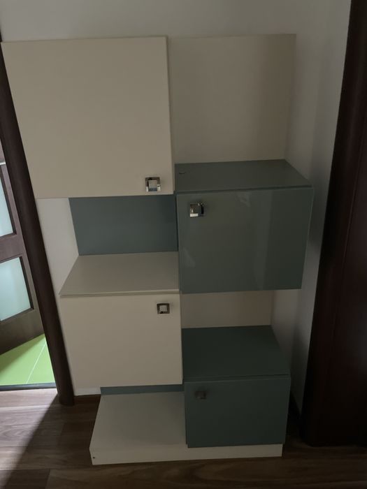 Vand urgent dulap cu 4 patratele