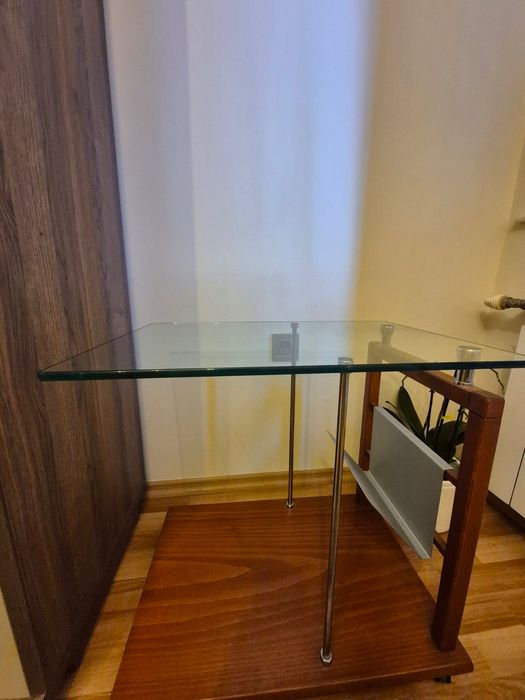 Маса за ваза и списания