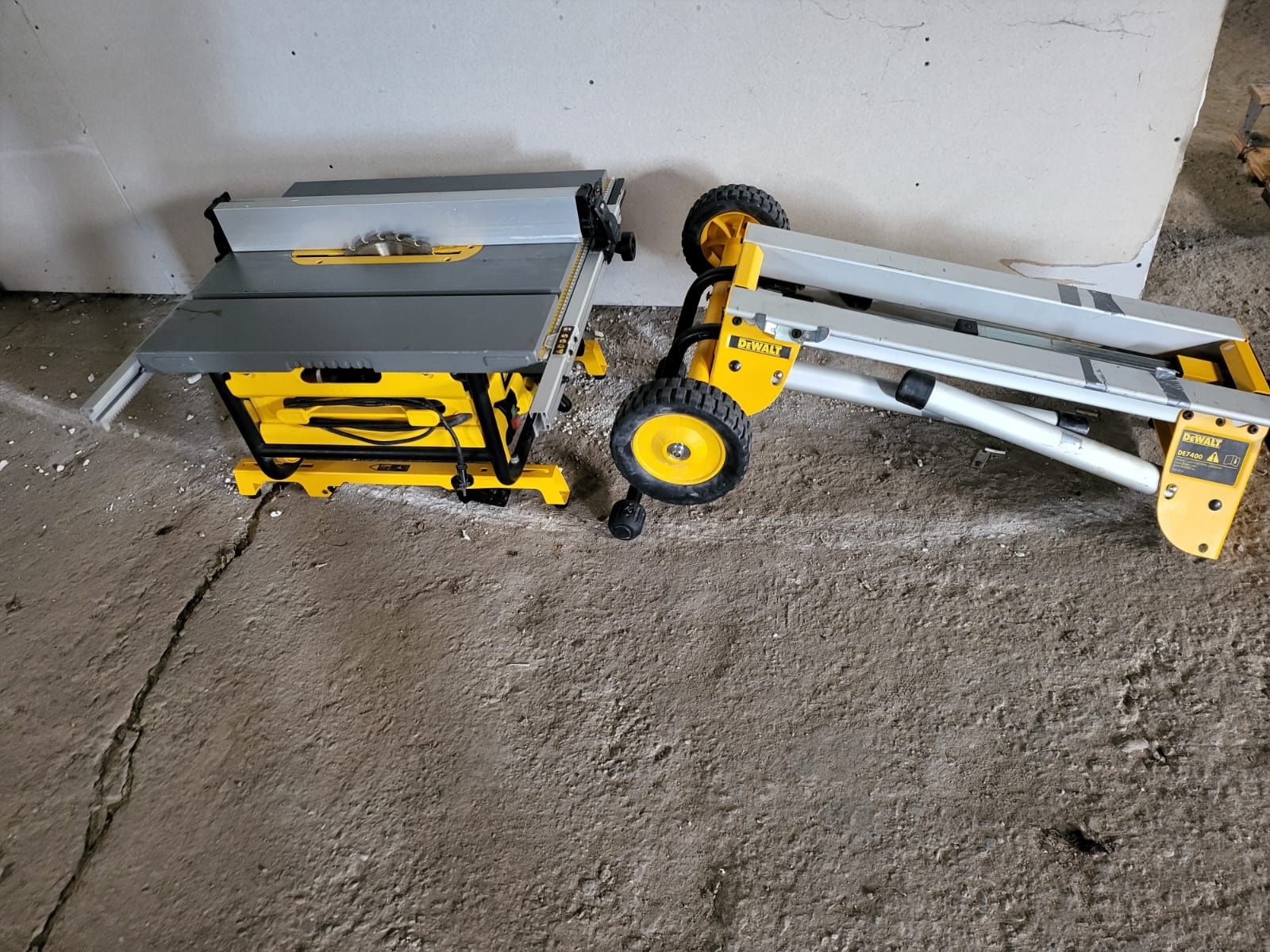 Fierăstrău circular cu masa DEWALT  DW745 - QS + masa DE7400