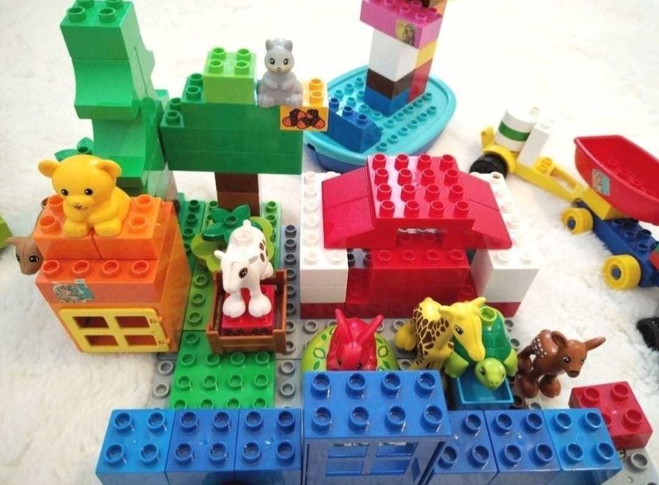 LEGO DUPLO ferma cu animale si accesorii 3 ani+ 156 piese