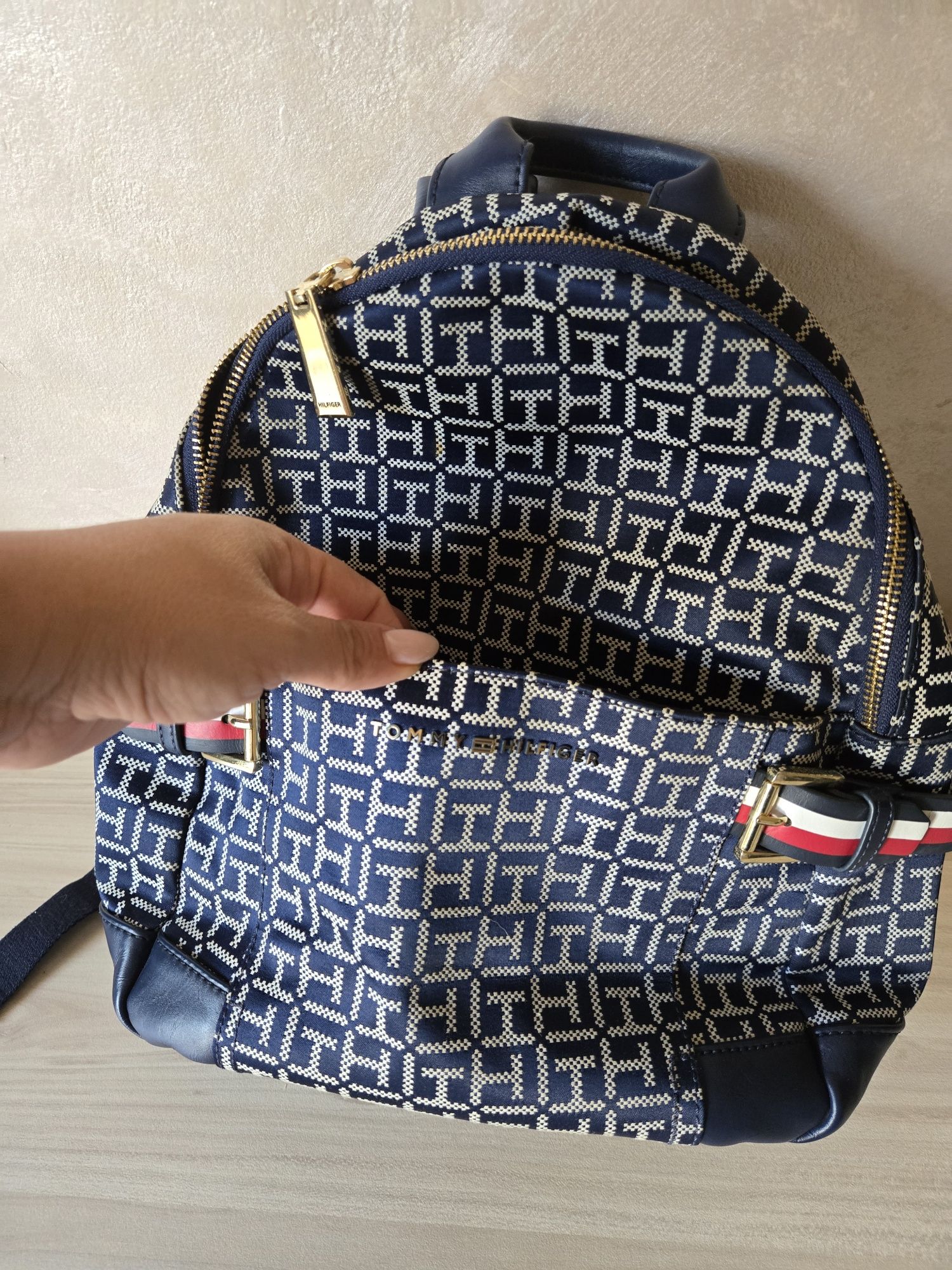 Оригинална чанта Tommy hilfiger