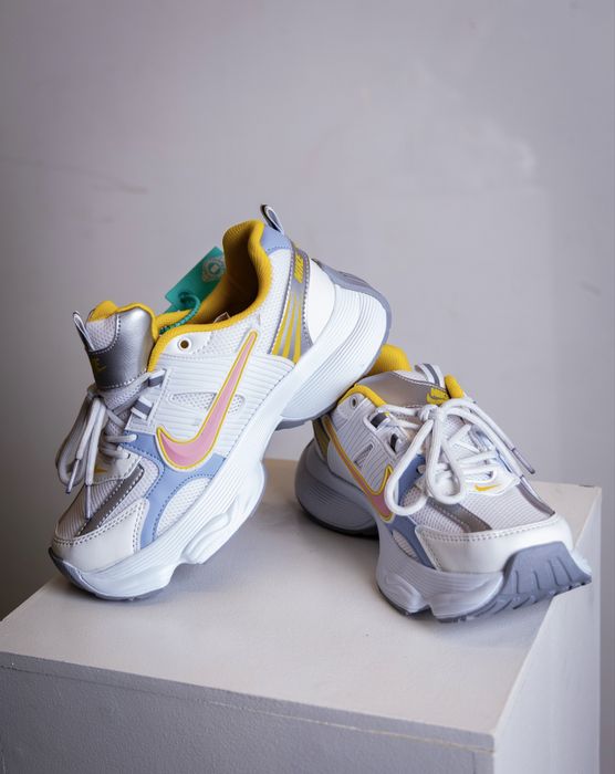 Нови дамски маратонки Nike
