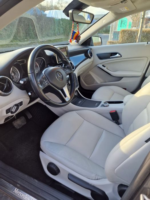 Mercedes-Benz CLA 200 CDI an 2014– Panorama, Automată, 

Mașina este