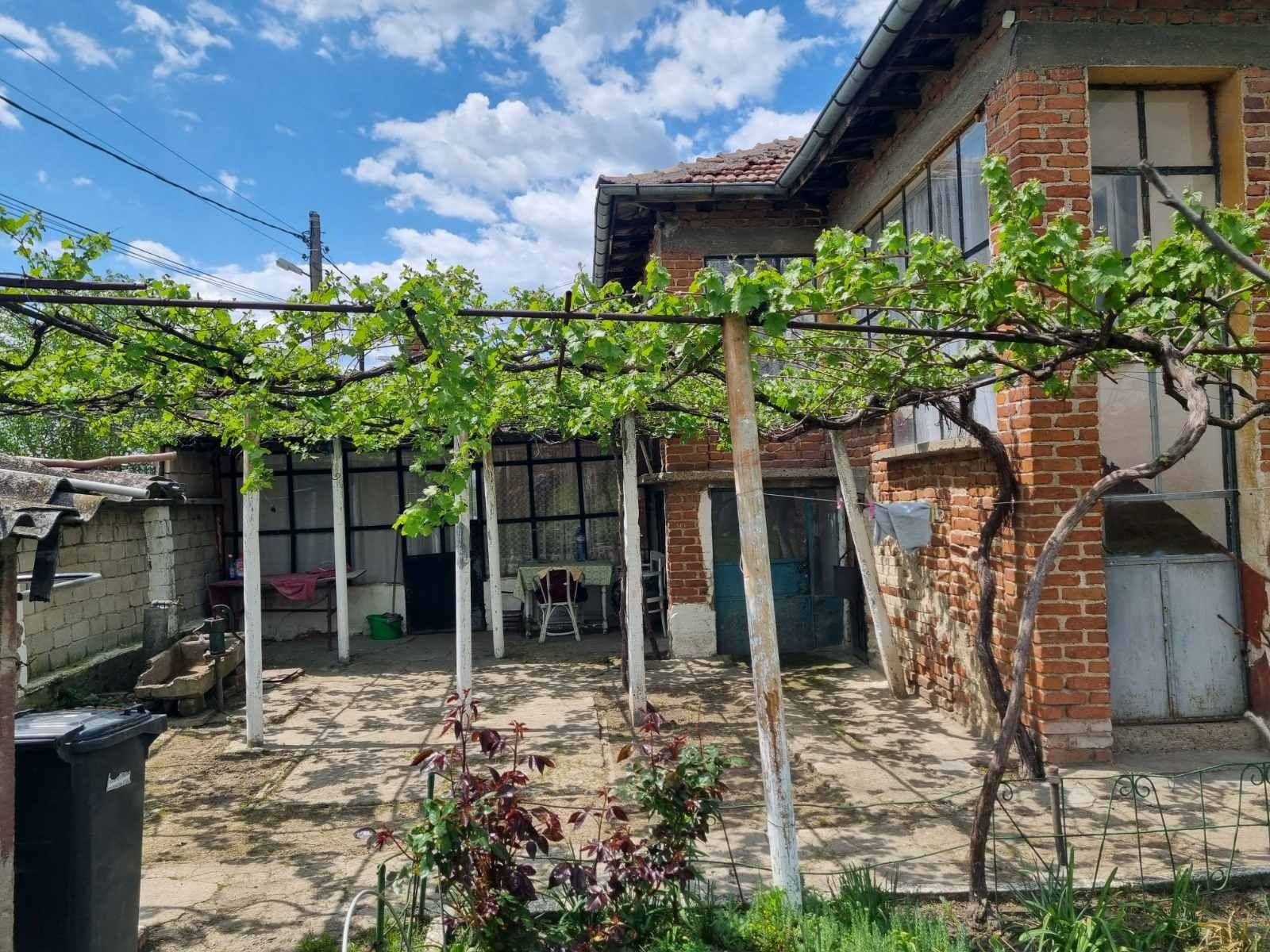 Продава КЪЩА,с.Стряма,област Пловдив