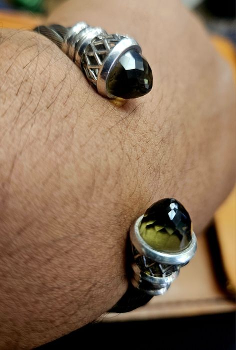 David Yurman срибърна гривна.

Yurman.