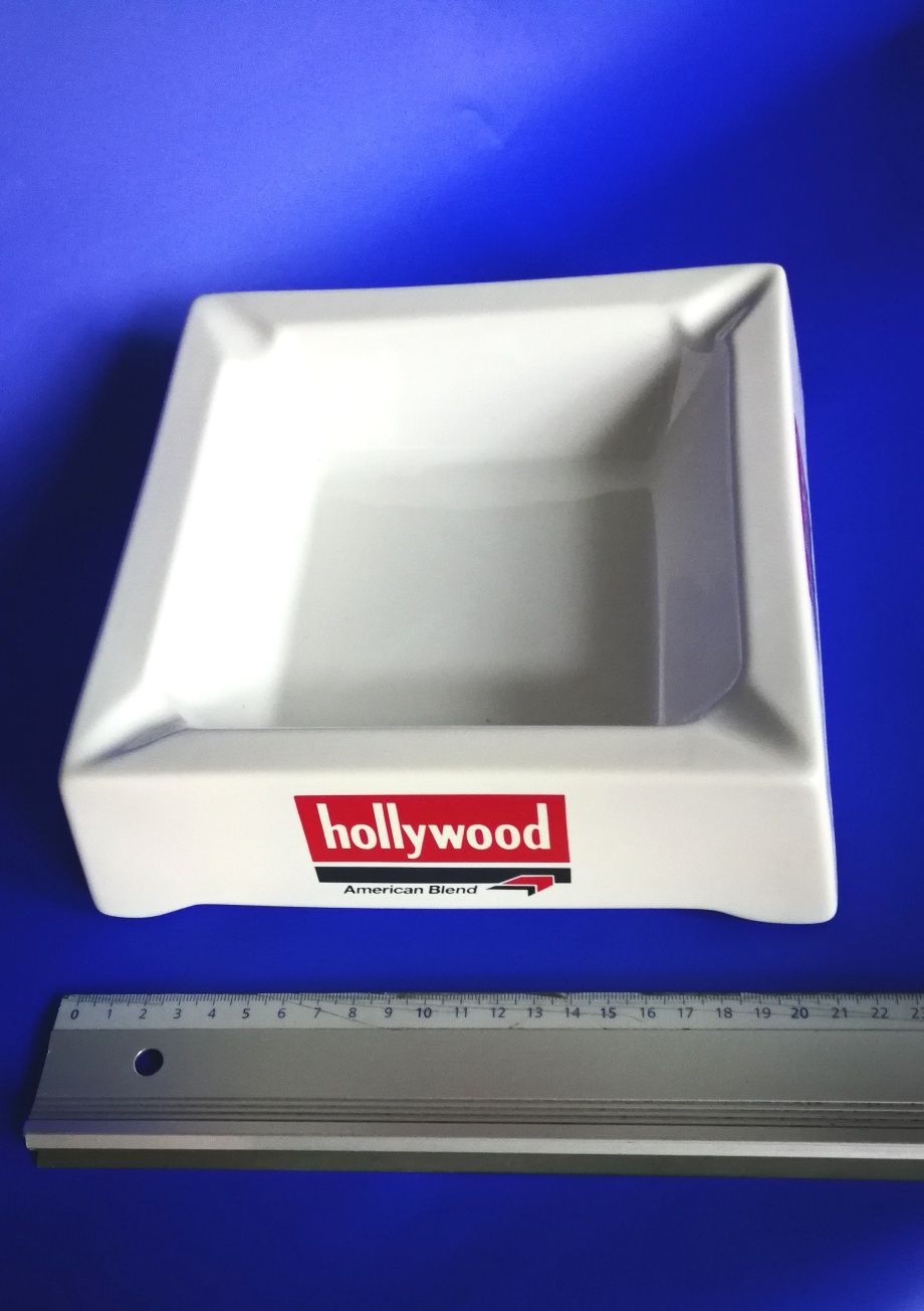 Scrumiera Hollywood de colectie,mare 21x21cm, din ceramica alba